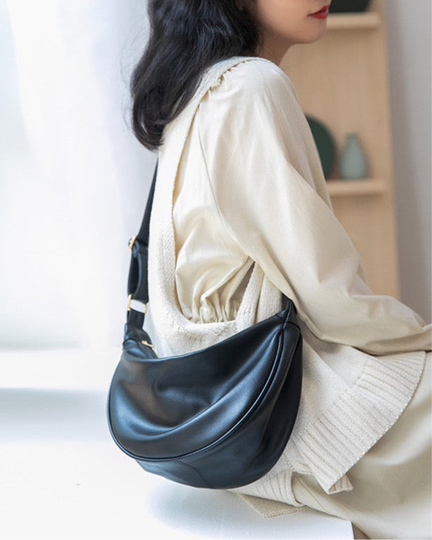 Model wearing STOKADO black crescent bag over the shoulder