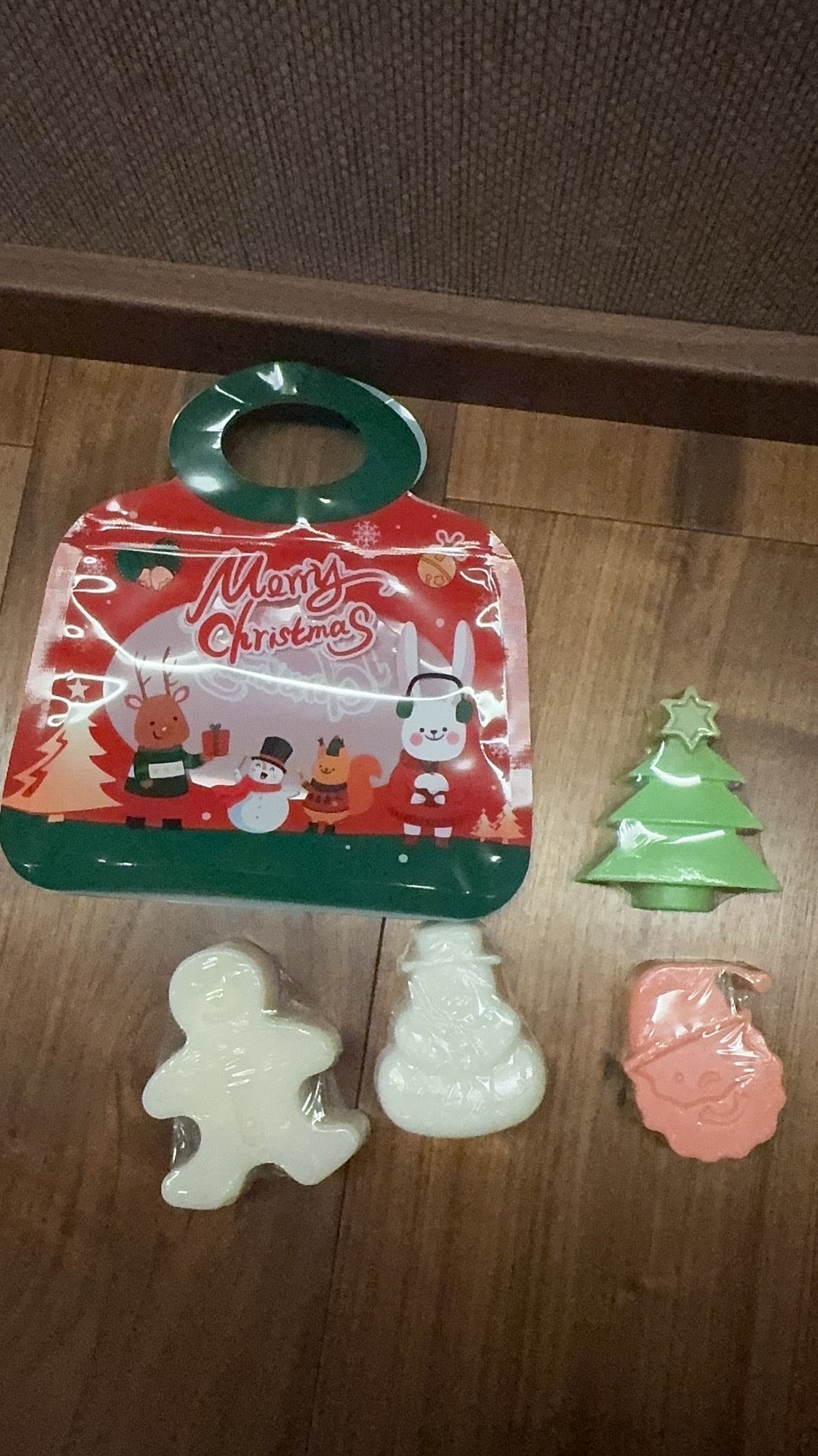 STOKADO Handmade Christmas Soap Gift Set – Natural Holiday Soaps (Tree/Gingerbread/Bell/Snowman) | Cute Stocking Stuffers + Gift Bag