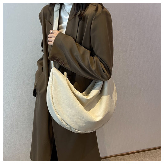 Model carrying STOKADO black aesthetic school pouch